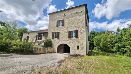 Charming stone house located in a haven of peace near a village in the north- to 5
