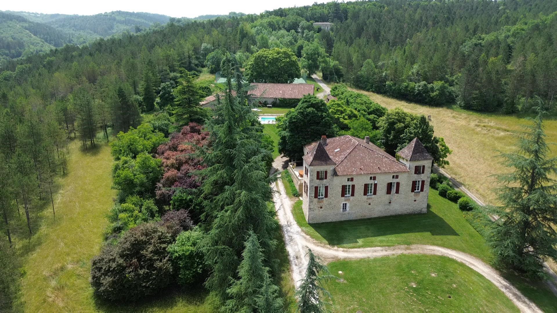 Small castle in the middle of nature in Lot et Garonne