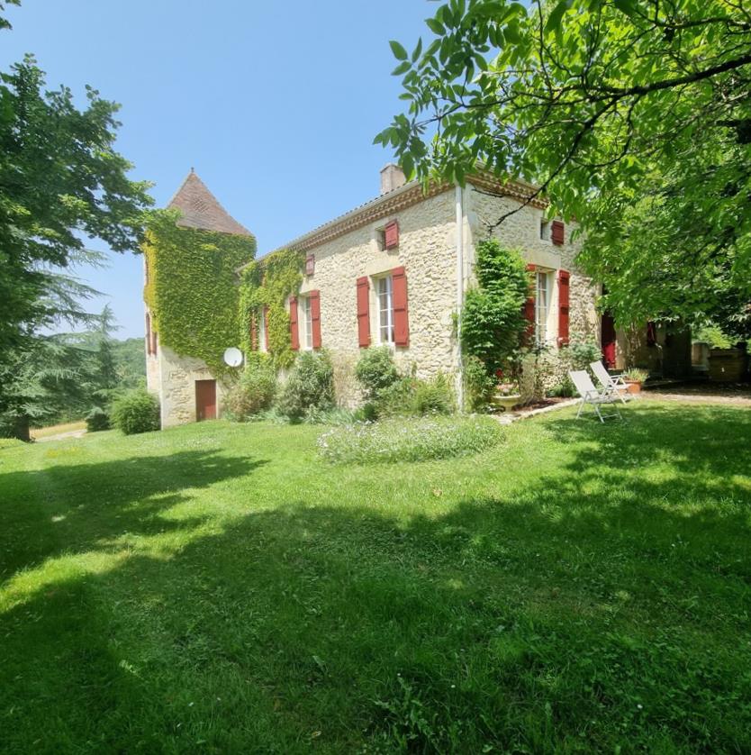 Small castle in the middle of nature in Lot et Garonne
