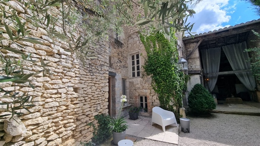 Magnifique Propriété au Cœur d'un village emblématique et d’histoire dans le Quercy Blanc