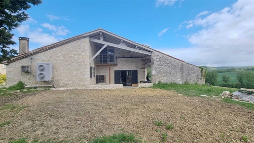 A lot of character for this old restored barn with its unobstructed view of the Lot et Garonne