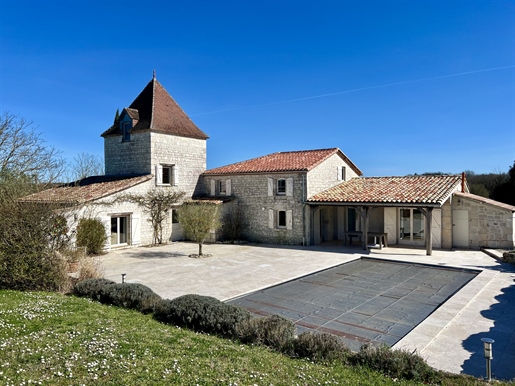 Superb stone house in Quercy near a hamlet