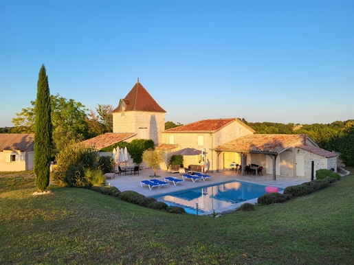 Superb stone house in Quercy near a hamlet
