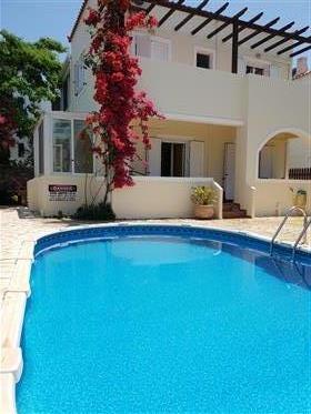 Villa con piscina cerca de la playa Almyrida Chania 