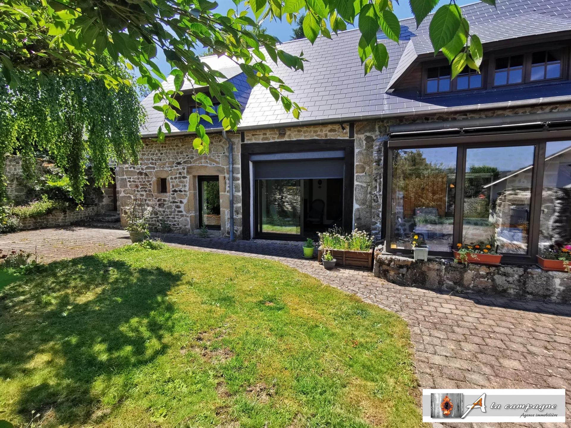 Jolie maison avec dépendances et terrain