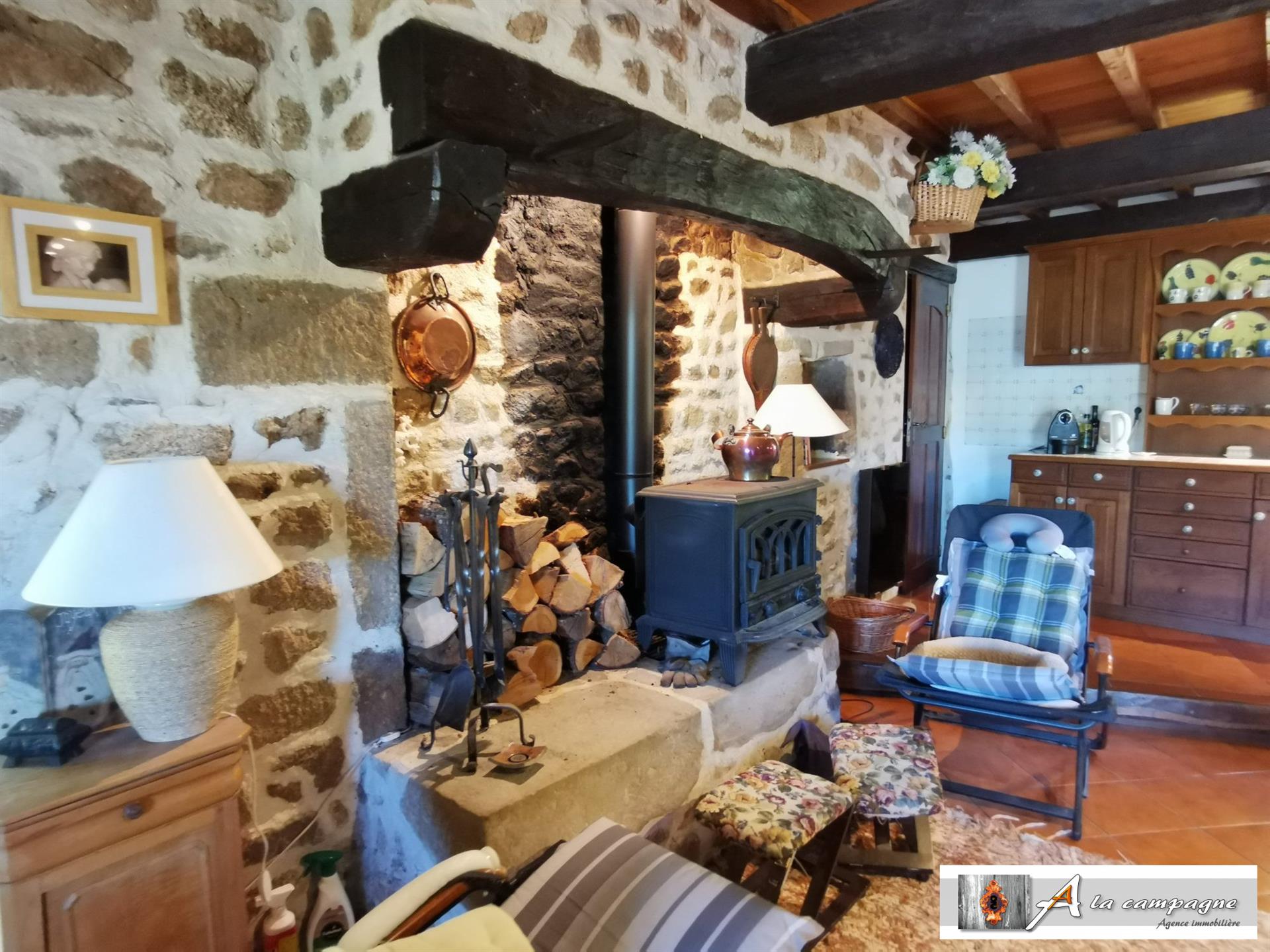 Jolie maison avec dépendances et terrain