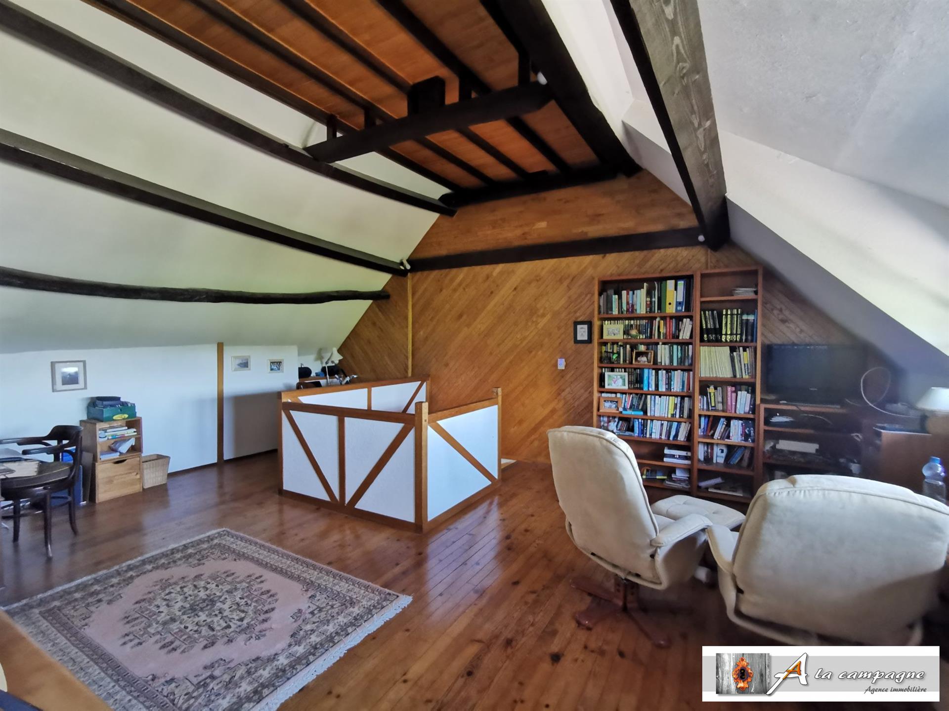 Jolie maison avec dépendances et terrain