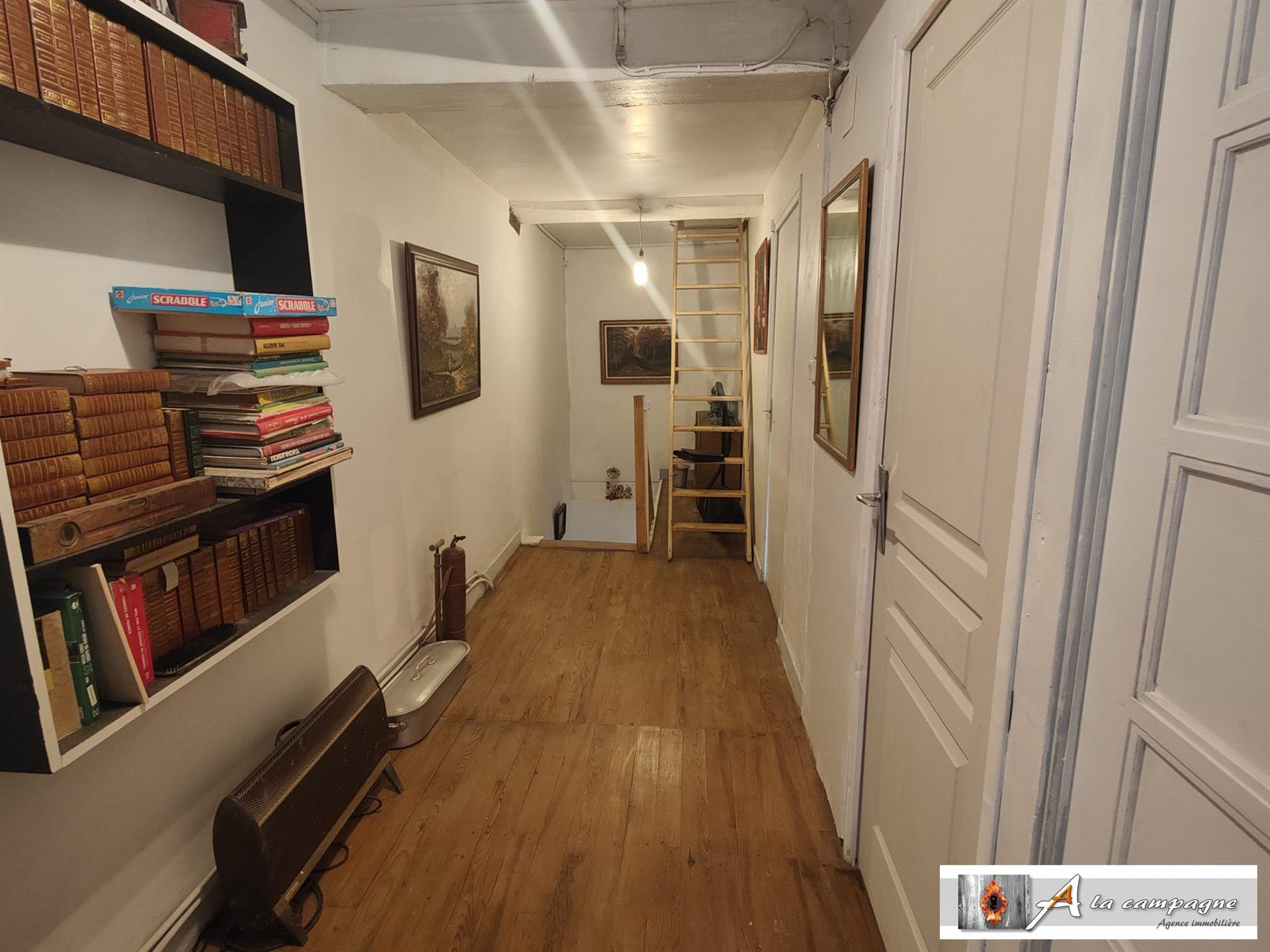 Gran casa de pueblo con garaje y terreno