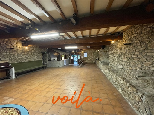 Carcassonne 10 min - Vaste bâtisse en pierres comprenant une maison T3, un appartement F3, un espace
