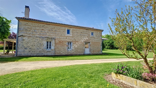 Exceptional property with renovated house, garage and outbuildings, nestled in the heart of 10 hect