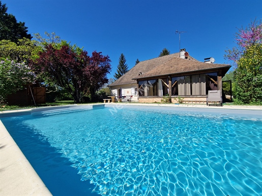 Prachtig huis in de Périgord gelegen in Mareuil met zwembad en tennisbaan