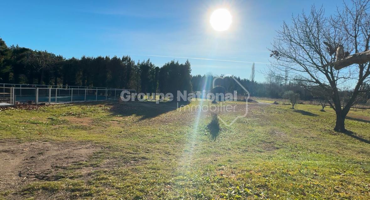 À Mollégès, Mas 255m2 sur terrain de 4900 m2 avec piscine