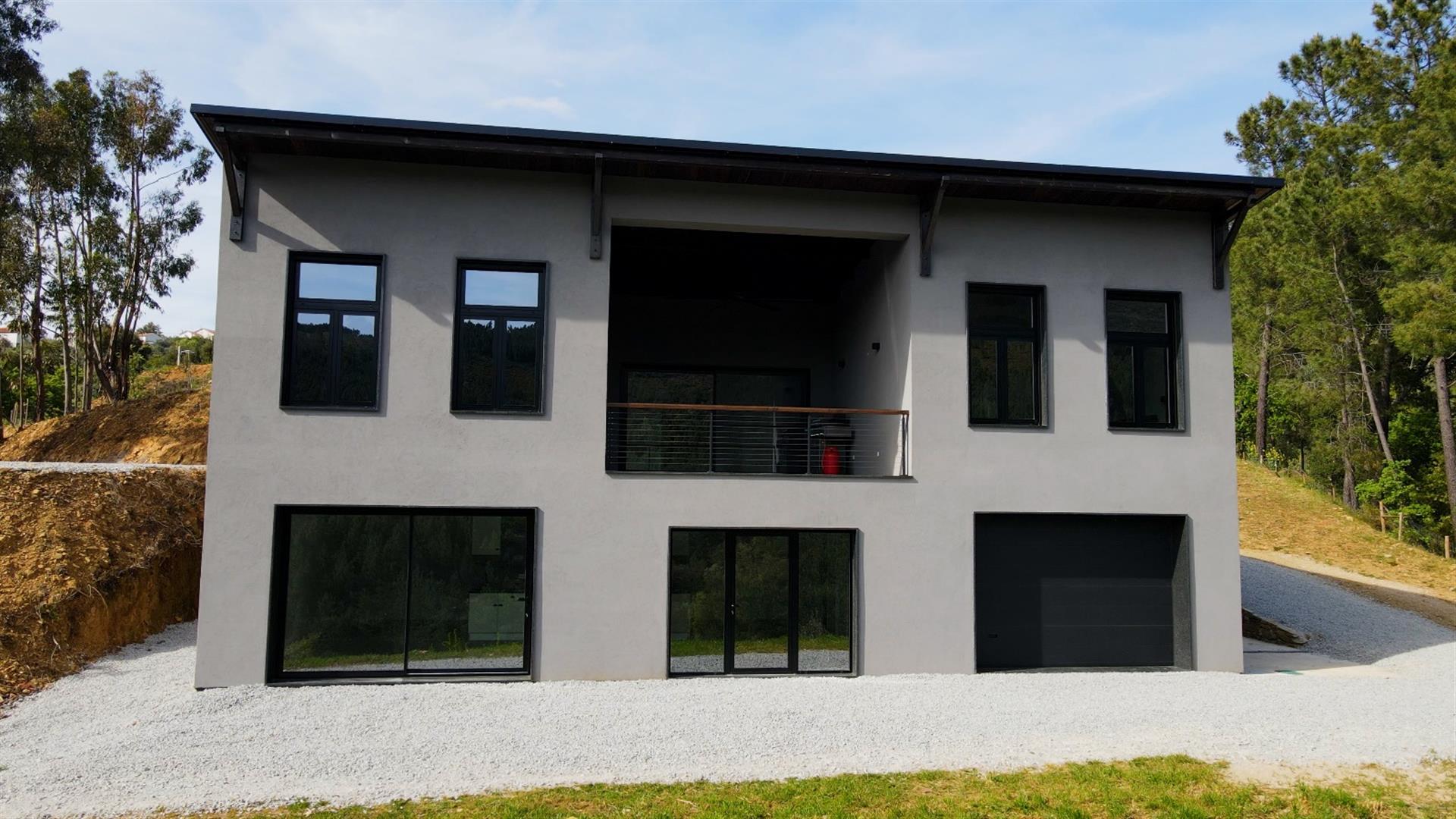 Sprookjesachtig dorp - verlaten watermolens, geheime watervallen, droomhuis