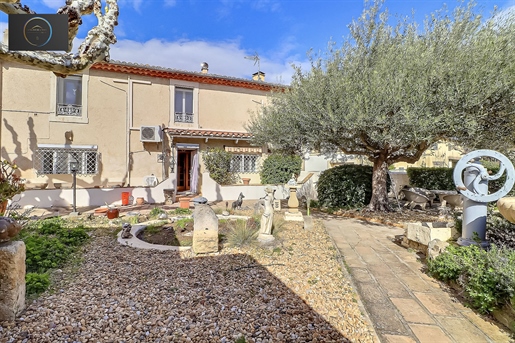Aimargues, near the center, charming T4 house of 124 m2 on plot of 403 m2, garage