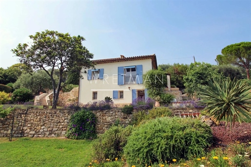 Recent house with view walking distance to the village - Callian