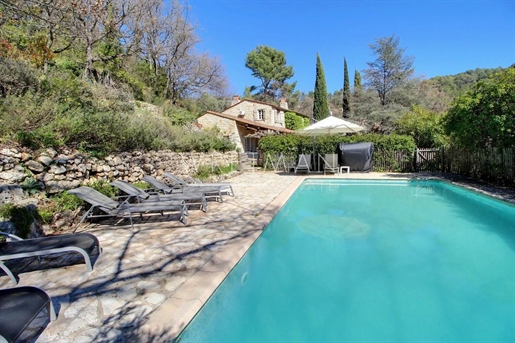 Unique stone property with stunning view and pool - Tourrettes