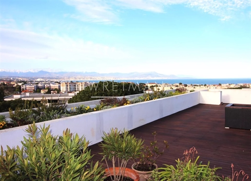 Bright penthouse with panoramic view - Antibes