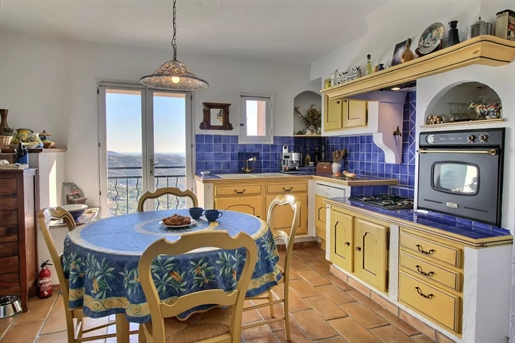 Authentic town house with sea view - Saint-Jeannet