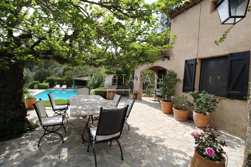 Charmante Villa mit Pool und Aussicht - Montauroux