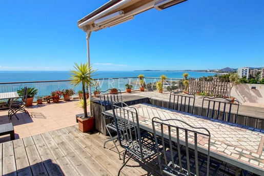 Lovely 3-room apartment with an exceptional rooftop terrace with a panoramic view over the sea -Cagn