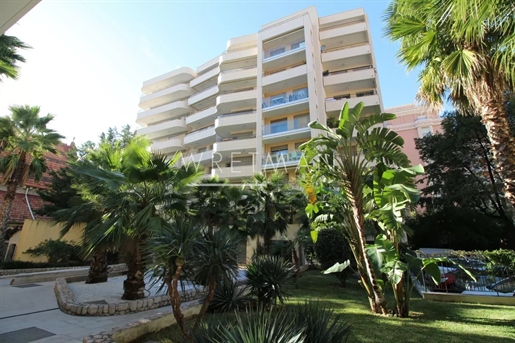 2-Bedroom apartment with terrace, sea view - Menton Centre