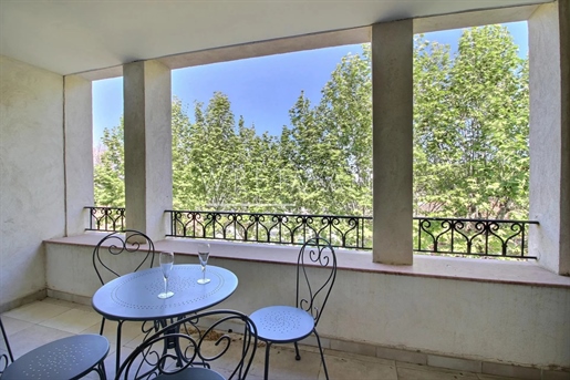 Two bedroom apartment in the old town of Antibes with terrace