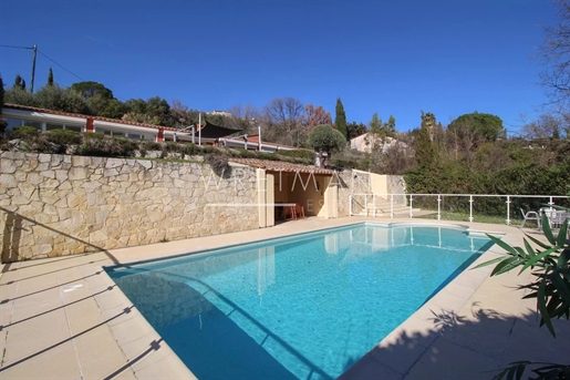 Villa mit Swimmingpool nur wenige Gehminuten vom Dorf entfernt - Montauroux
