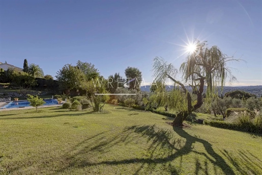 Villa de style Provençal avec vue et piscines - Grasse Plascassier