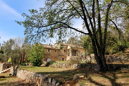 Bauernhaus aus Stein mit Swimmingpool - Fayence