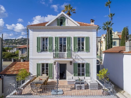 Beautiful Period Townhouse Minutes from Beach and Port