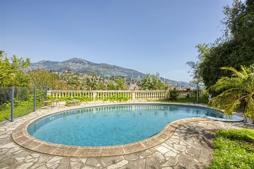 Provençaalse villa met zwembad en land, uitzicht op zee - Menton Madone