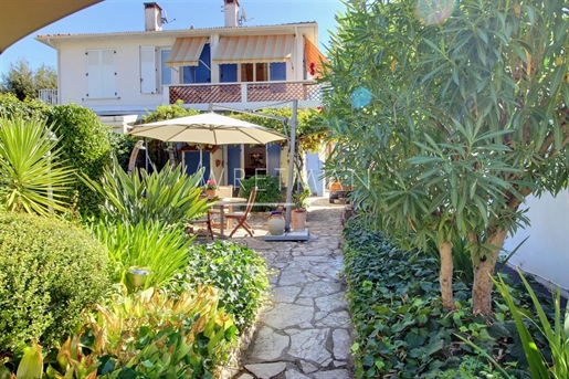 Townhouse with cute little garden, close to the sea - Juan les Pins