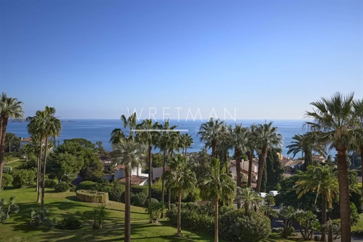 Superb High Floor 3-Bedroom Refurbished Apartment Panoramic Sea View Cannes Californie