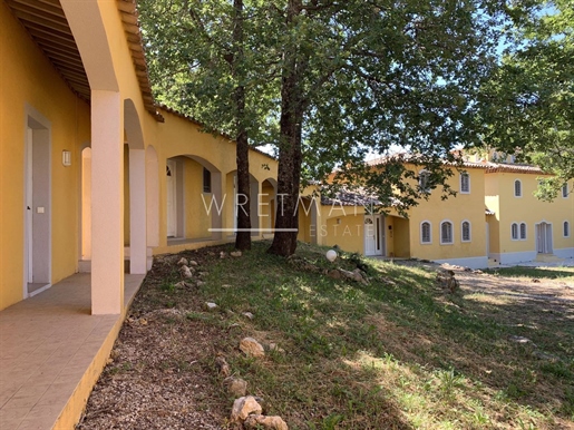 Villa with 2 apartments and 11 bedrooms - Seillans