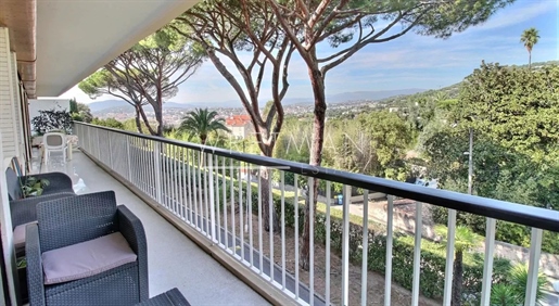 Appartement de 4 pièces avec terrasse et balcon - Cannes Californie / Montfleury