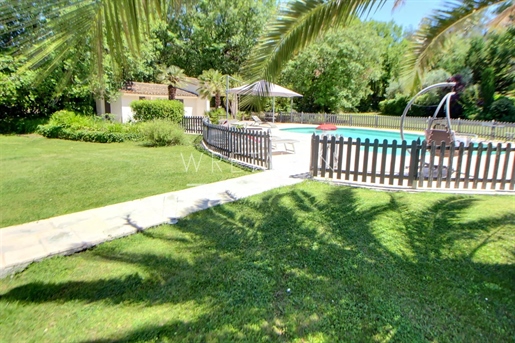 Villa in gated domain with walking distance to the village - Valbonne