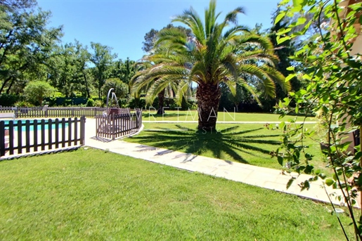 Belle villa dans un domaine fermé avec grand jardin - Valbonne