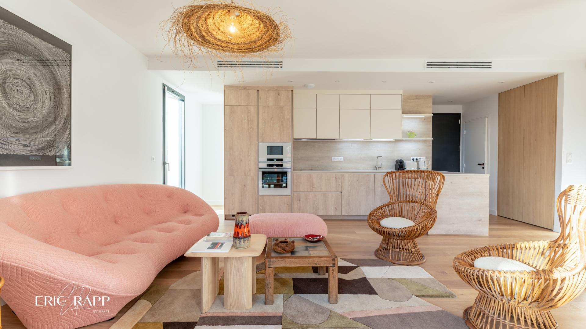Purchase: Luxury property (06600)