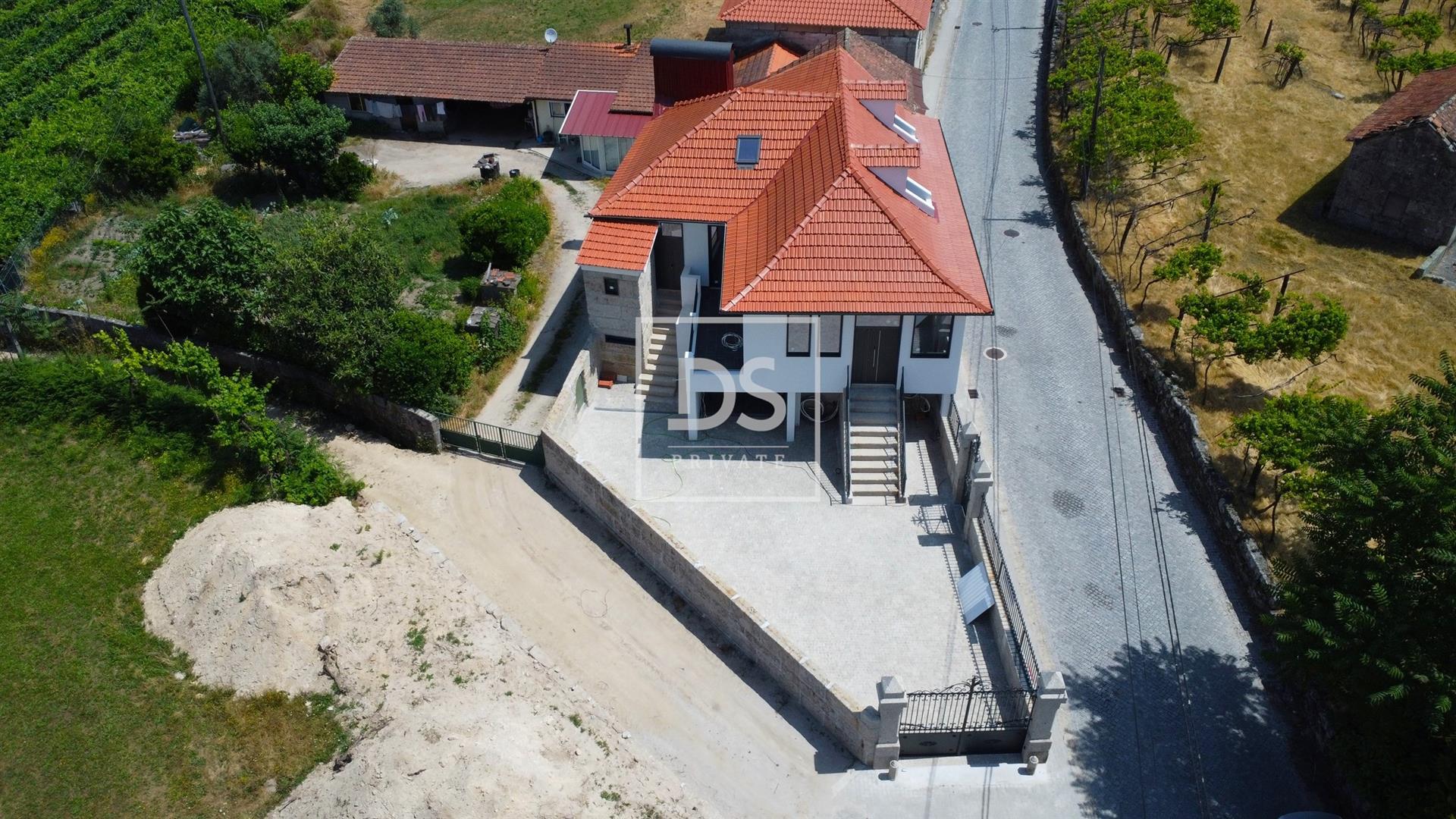 New 3 Bedroom Duplex Apartment in Fregim, Amarante
