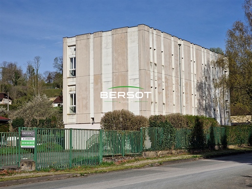 Clădire în Baume Les Dames de 823 m²