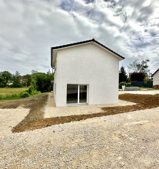 Neues Haus in Pouilley-Les-Vignes in der Nähe von Besançon