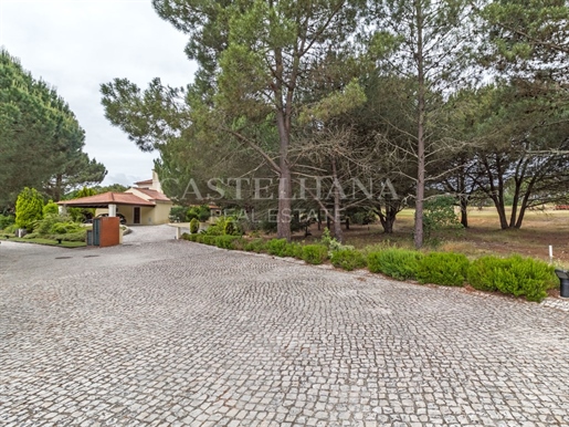 Luxury Villa situated in Golf Resort Quinta do Peru, providing enormous privacy and quiet, amazing v