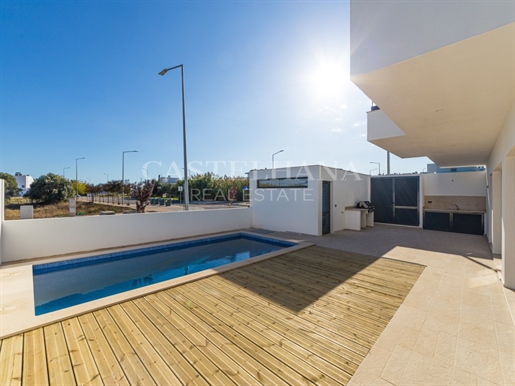 Moradia T3, com piscina e cave, em construção, Tavira - Algarve