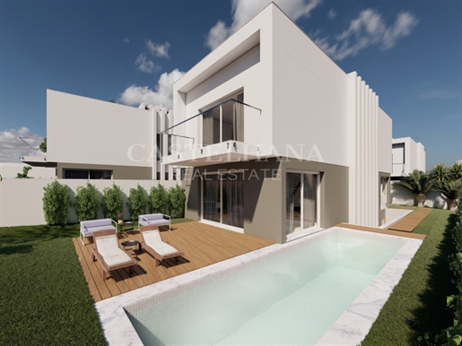 3 bedroom villa with garden and swimming pool in new development in the village of Juso