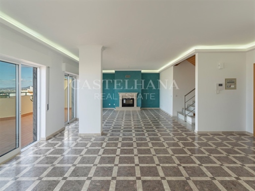 Appartement en duplex de 4 chambres avec piscine, Centre de Faro, Algarve