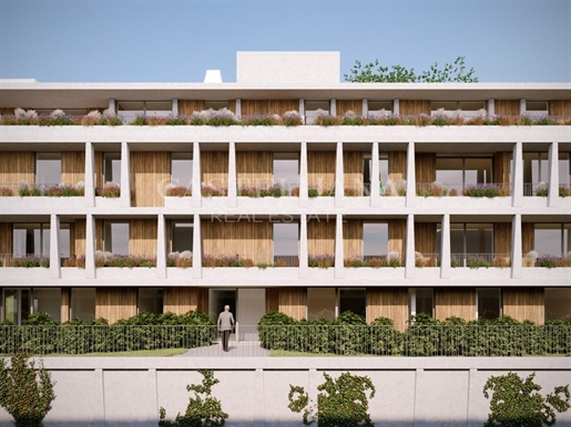 4 bedroom apartment with balcony inserted in new premium development in Antas