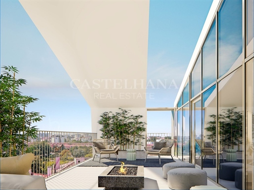 3 bedroom apartment with balcony inserted in new development in Lisbon