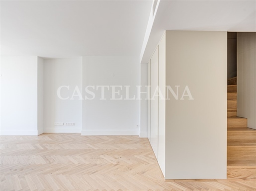 5 bedroom duplex apartment with parking in Beato, Lisbon
