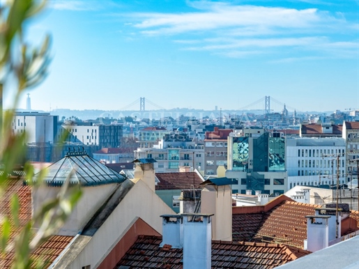 Ático de 3 dormitorios con vistas a Lisboa y al río