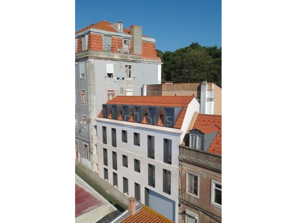 Building sold with approved project in Estrela, Lisbon